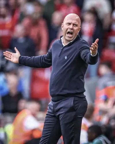 Arne Slot Discusses Red Card Incident Before Merseyside Derby