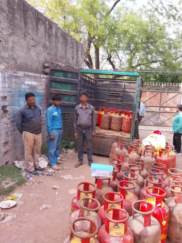 Delhi Police Crack Down on Illegal LPG Racket in Palam; 3 Arrested, 45 Cylinders Seized