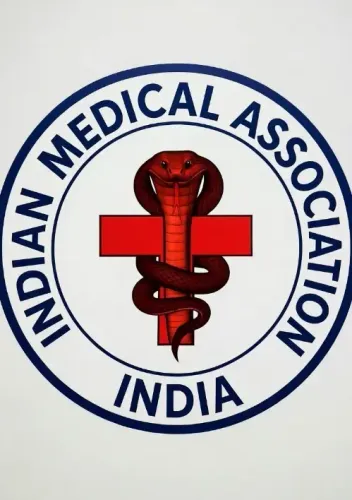 क्या कफ सिरप से बच्चों की मौत के मामले में बाल रोग विशेषज्ञ की गिरफ्तारी उचित है?
