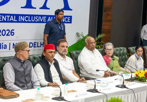 इंडिया ब्लॉक बैठक पर सियासी घमासान: कांग्रेस बोली एकजुटता, भाजपा ने कहा बिखर रहा गठबंधन