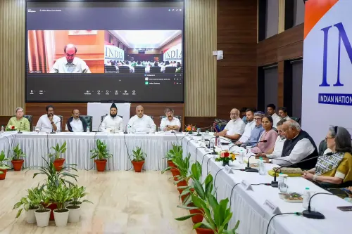 इंडिया ब्लॉक बैठक पर एनडीए का पलटवार: 'ईवीएम-SIR बहाना, गठबंधन पहले ही बिखर चुका'