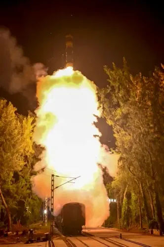 Did India Successfully Test the Intermediate Range Agni-Prime Missile from a Rail-Based Mobile Launcher?
