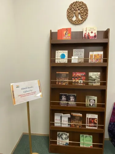 Did the Indian CG Donate Books to Hong Kong University for Hindi Diwas?