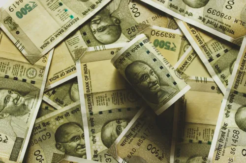 Is the Indian Rupee Stronger Against the US Dollar Today?