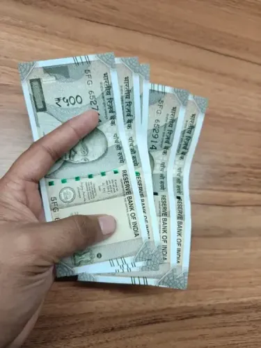 Indian Rupee Gains 25 Paise as RBI Reduces Dollar Demand from Oil Companies