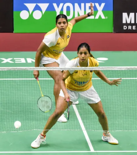 How did Treesa and Gayatri keep their challenge alive in women's doubles?
