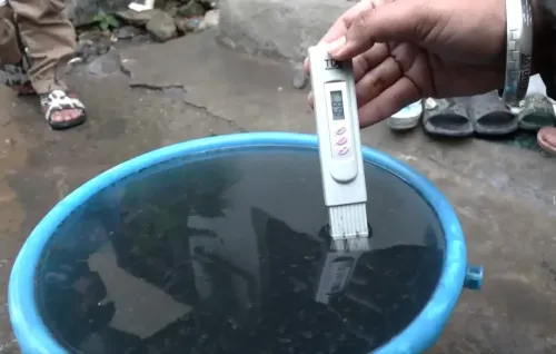 क्या इंदौर में नर्मदा जल आपूर्ति पर सवाल उठाना जरूरी है? बेकरी गली में कीड़ों वाला पानी?