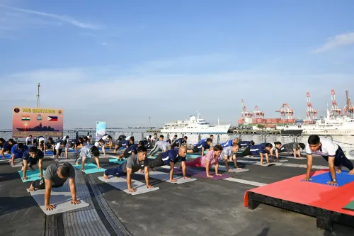 Did the INS Sahyadri Crew Conduct a Joint Yoga Session with the Philippine Navy in Manila?