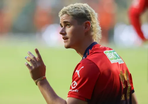 IPL 2026: RCB Unveils Debutants Abhinandan and Duffy, Opts to Bowl First Against SRH