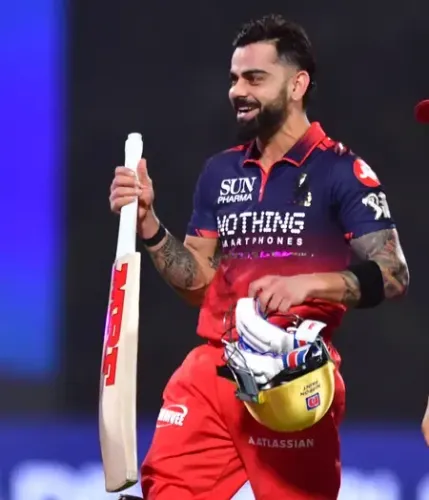 आईपीएल 2026: विराट कोहली ने 9,000 रन का माइलस्टोन पूरा किया, मैक्लेनाघन ने की प्रशंसा