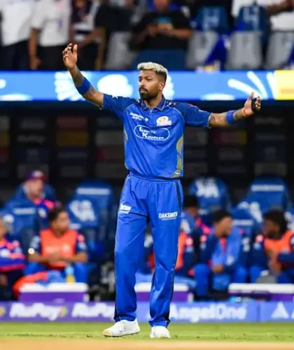 आईपीएल 2026: आरसीबी के खिलाफ टॉस जीतकर एमआई ने चुनी गेंदबाजी, जैकब डफी की वापसी 