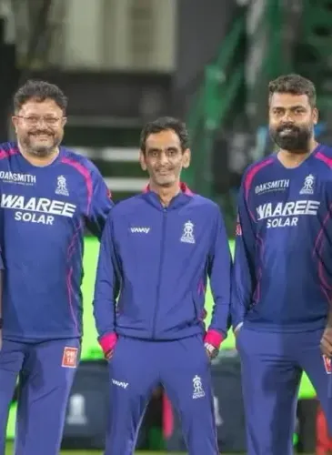 आईपीएल 2026: आरआर के टीम मैनेजर पर लगा एक लाख का जुर्माना, डगआउट में मोबाइल इस्तेमाल करने पर चेतावनी