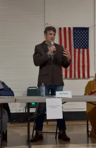 ईरान नीति पर असहमति के कारण केंट का इस्तीफा: क्या है एफबीआई की जांच?