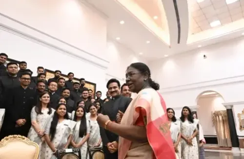 राष्ट्रपति मुर्मू ने आईआरएस के 79वें बैच के ऑफिसर ट्रेनी को मार्गदर्शन दिया