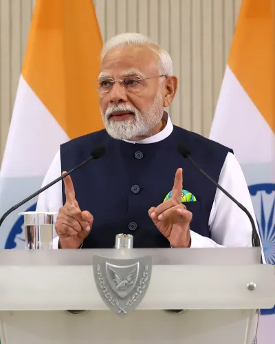 क्या पीएम मोदी इस मुश्किल दौर में प्रवासी भारतीयों के लिए उम्मीद की किरण हैं?