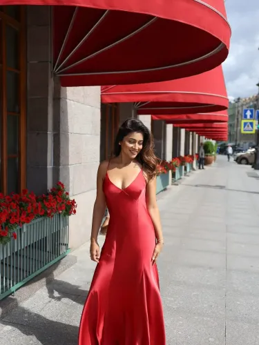 Shriya Saran spotted with Rajinikanth, fuels Dharman cast rumours