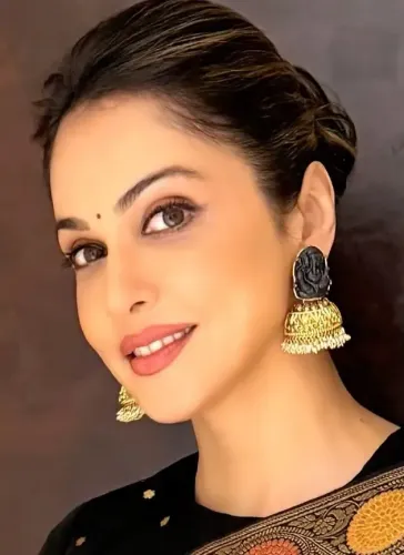 Did Isha Koppikar Delight in 'Comfort on a Plate' with Her Gujarati Thali?