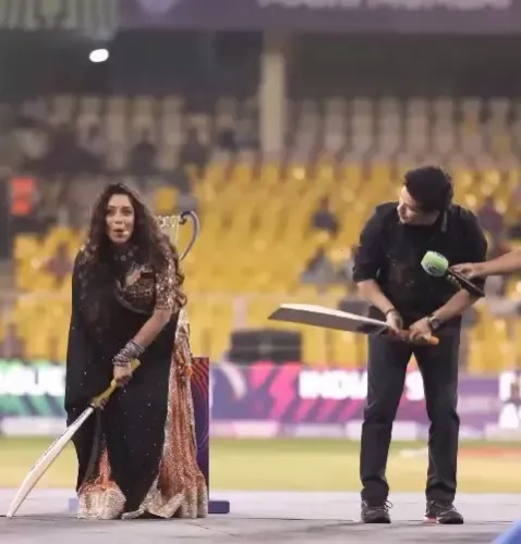 आईएसपीएल इवेंट में रुपाली गांगुली का जलवा, बिग बी और तेंदुलकर के साथ साझा किया मंच