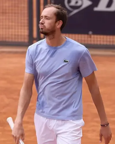 Medvedev advances to Italian Open third round via Machac walkover