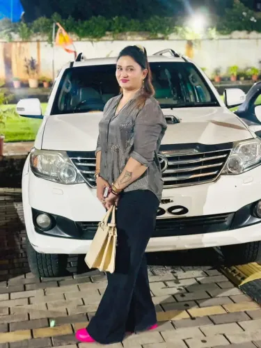 क्या बिग बॉस 19 के कंटेस्टेंट जीशान कादरी ने शालिनी चौधरी की ऑडी पर हाथ रखा था?