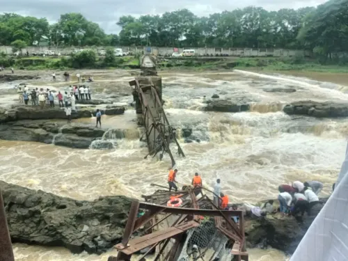 क्या जब ब्रिज जर्जर था, तब उसे बंद करने की कोई वजह नहीं थी? शिवसेना (यूबीटी) ने प्रशासन पर लगाया आरोप