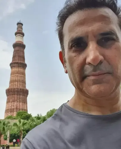डीडीएलजे के सेट पर शाहरुख खान ने परमीत सेठी को सिखाया बोतल खोलने का अनोखा अंदाज़