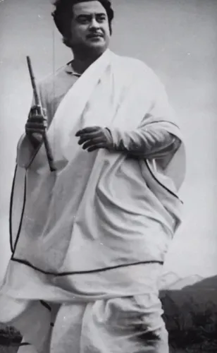Jackie Shroff honours Kishore Kumar, Shashikala on August 4 birth anniversary