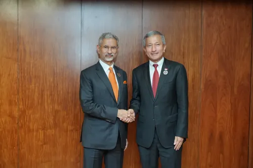 Jaishankar Meets Singapore FM Balakrishnan in Manila
