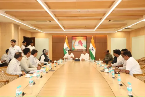 Jal Shakti Minister Paatil meets Rail Minister on Navsari-Surat demands