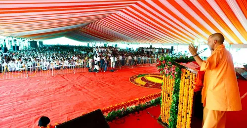 जालौन में CM योगी का विपक्ष पर प्रहार: ₹1,275 करोड़ की 375 परियोजनाओं का लोकार्पण, बोले — पिछड़ेपन के जिम्मेदार घड़ियाली आंसू बहा रहे