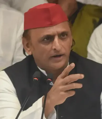 यूपी में जलभराव पर अखिलेश यादव का हमला: 'नाली से नाले तक जाम, भाजपाई भ्रष्टाचार जिम्मेदार'