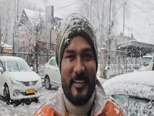 क्या जम्मू और कश्मीर में बर्फबारी से पर्यटकों के चेहरे खिले?