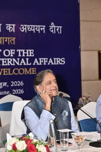 शशि थरूर ने जम्मू में पासपोर्ट देरी पर उठाए सवाल, पुलिस वेरिफिकेशन की धीमी रफ्तार पर अधिकारी तलब