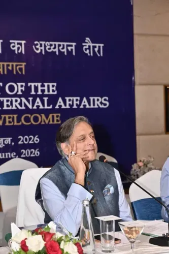कांग्रेस सांसद शशि थरूर ने जम्मू दौरे पर पासपोर्ट सेवाओं में देरी पर उठाए सवाल 