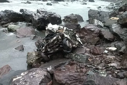 क्या जम्मू-कश्मीर में एक भीषण सड़क हादसे में चालक की जान गई?
