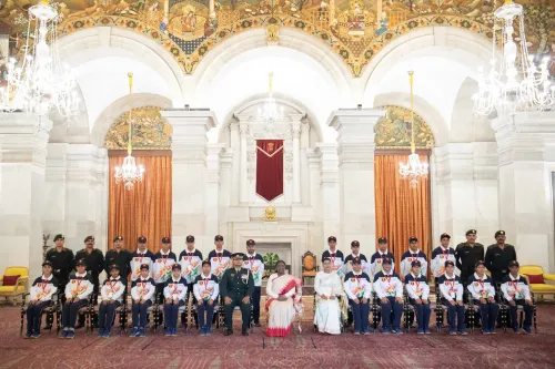 क्या जम्मू-कश्मीर के उधमपुर के छात्रों ने राष्ट्रपति भवन में राष्ट्रपति द्रौपदी मुर्मू से मुलाकात की?