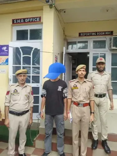 जम्मू पुलिस ने कुख्यात अपराधी को पीएसए के तहत किया गिरफ्तार, उधमपुर जेल भेजा