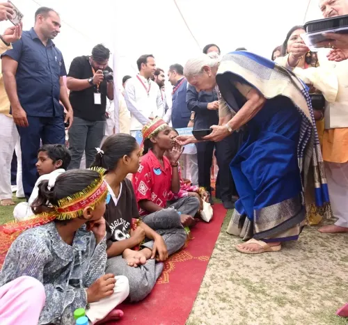 नवरात्रि महासप्तमी: लखनऊ के जन भवन में 5,100 से अधिक कन्याओं का पूजन, राज्यपाल आनंदीबेन पटेल ने कराया भोज