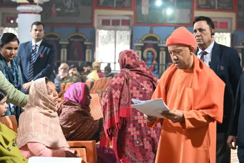 क्या मुख्यमंत्री योगी ने जनता दर्शन में समस्याओं के समाधान के लिए अधिकारियों को निर्देशित किया?