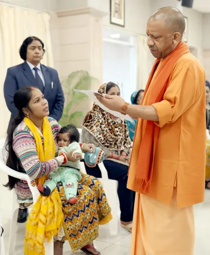 क्या जनता दर्शन में मां ने मासूम के जीवन की गुहार लगाई? मुख्यमंत्री ने तुरंत इलाज की व्यवस्था की