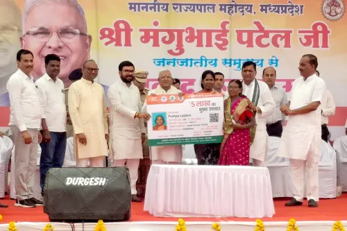 राज्यपाल मंगूभाई पटेल ने पांढुर्णा में जनजातीय समुदाय से किया संवाद, योजनाओं का वितरित किया लाभ