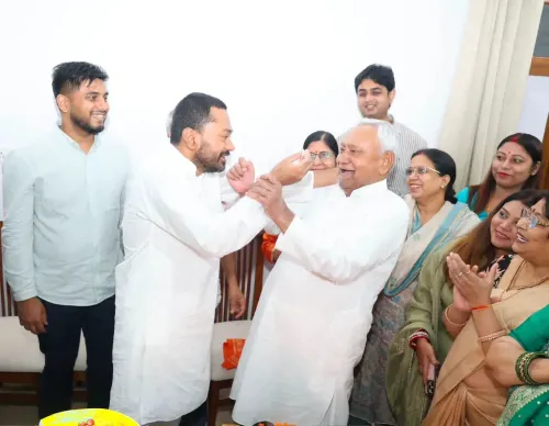 निशांत कुमार का जन्मदिन: महावीर मंदिर में पूजा, पिता नीतीश कुमार से लिया आशीर्वाद
