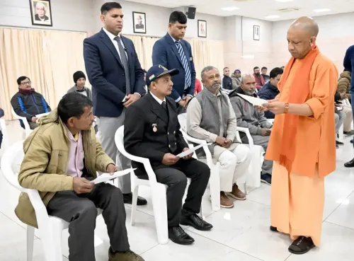 क्या 'जनता दर्शन' में आई महिला ने सीएम योगी को अपना दुख सुनाया?