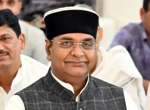 क्या जीतू पटवारी को नौटंकी बंद करके व्यक्ति का अपमान करने के लिए माफी मांगनी चाहिए?