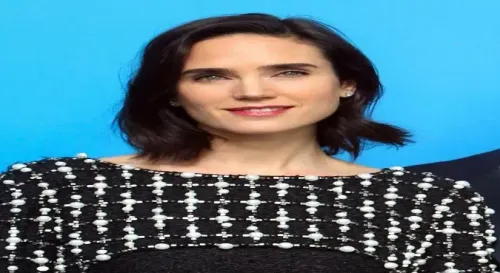 क्या जेनिफर कॉनेली की कला की चमक 3 दशक बाद भी बरकरार है?