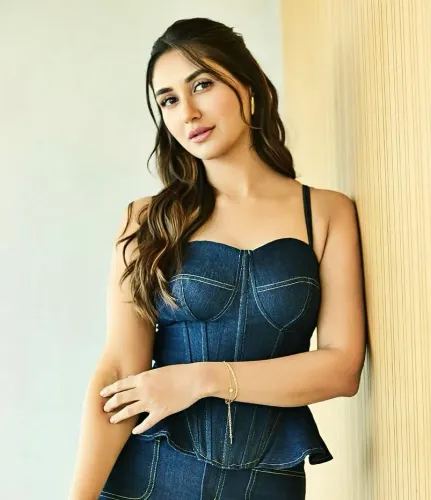 Did 'Jewel Thief' Actress Nikita Dutta and Her Mother Test Positive for COVID-19?