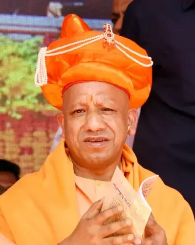 झांसी: योगी सरकार कृषि विज्ञान केंद्र के माध्यम किसानों को निःशुल्क दे रही उन्नत गेहूं, गोभी और सरसों के बीज