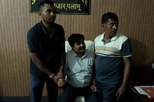 क्या झारखंड एसीबी ने अंचलाधिकारी को कार्यालय में 30 लाख रिश्वत लेते रंगे हाथ गिरफ्तार किया?