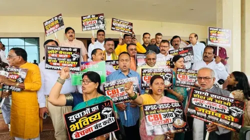 झारखंड विधानसभा में JPSC-JSSC भर्ती विवाद पर BJP का प्रदर्शन, मरांडी ने फिर उठाई CBI जांच की मांग