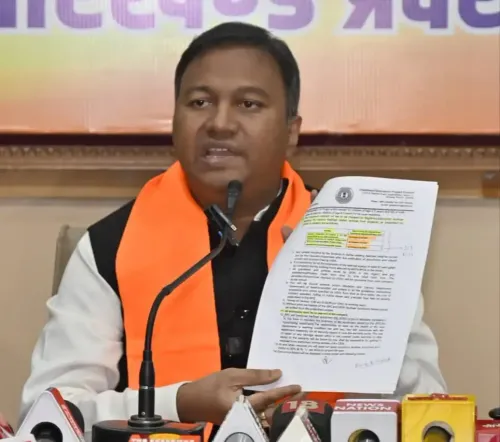क्या झारखंड में छात्रों के आधार कार्ड एनरोलमेंट के नाम पर 65 करोड़ का घोटाला हुआ?